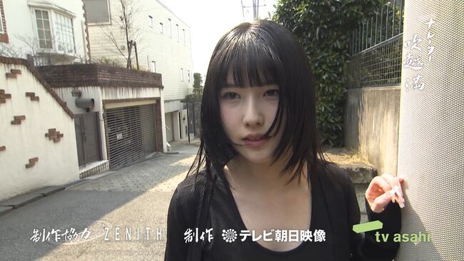 【画像8枚】全力坂で森嶋あんりが屈み胸チラで谷間晒す!008