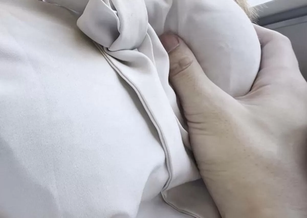 【画像84枚】満員電車で乳痴漢する痴漢師たち001