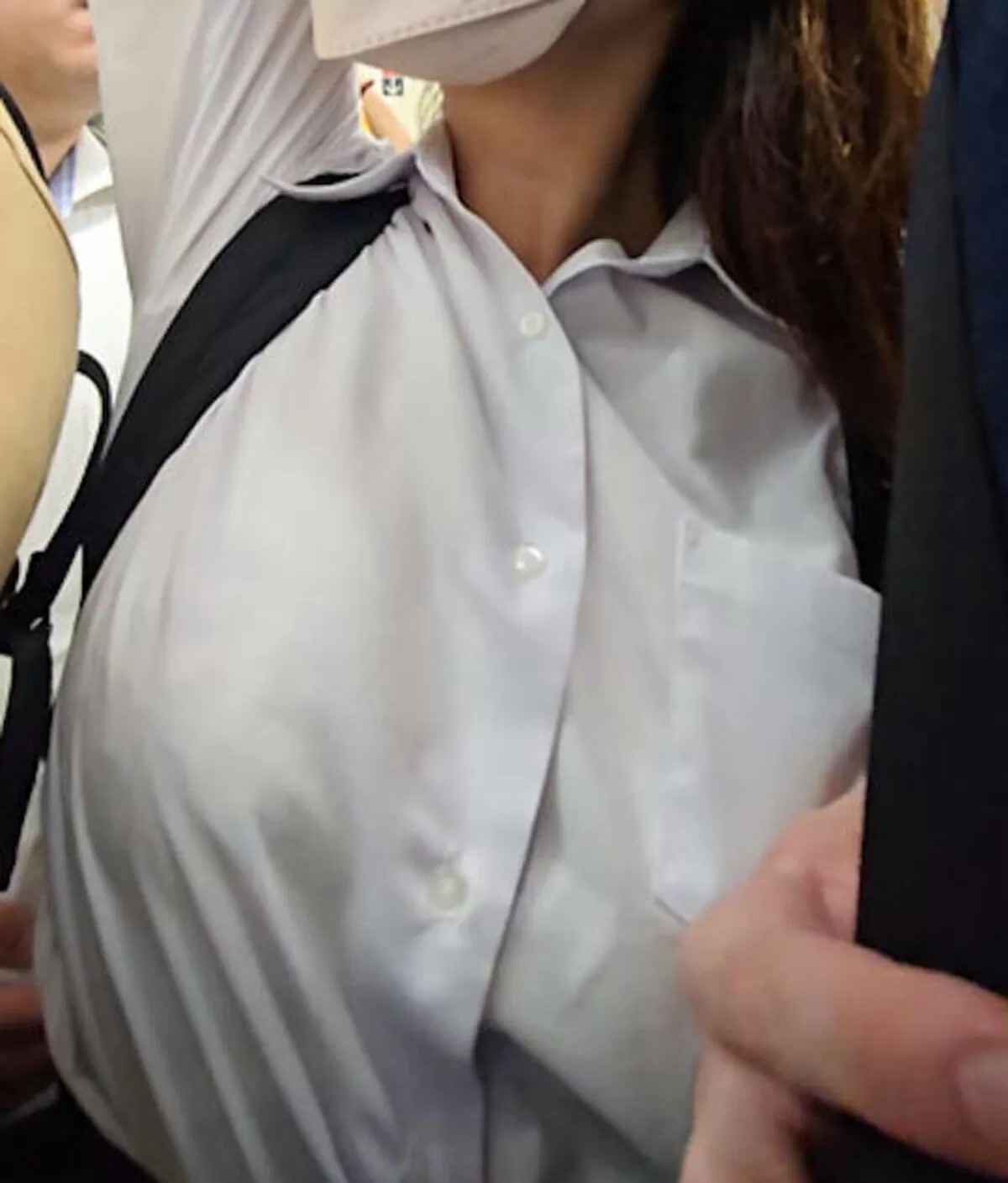 【画像84枚】満員電車で乳痴漢する痴漢師たち010