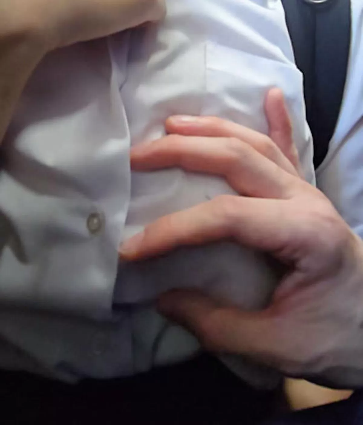 【画像84枚】満員電車で乳痴漢する痴漢師たち011