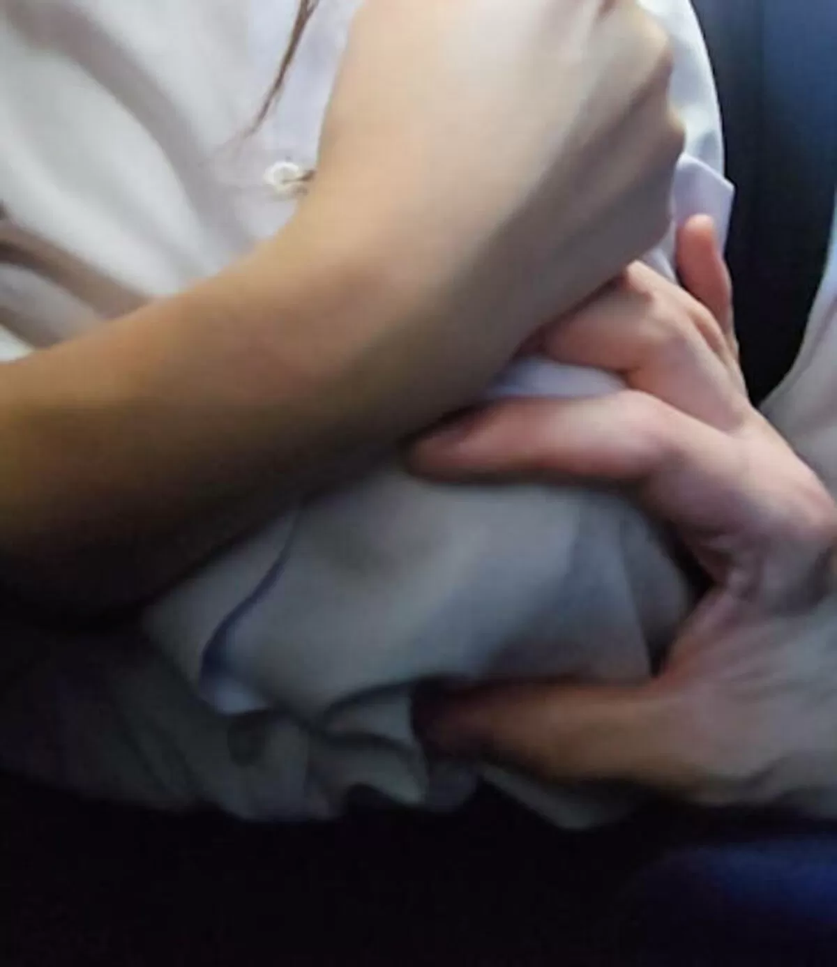 【画像84枚】満員電車で乳痴漢する痴漢師たち013