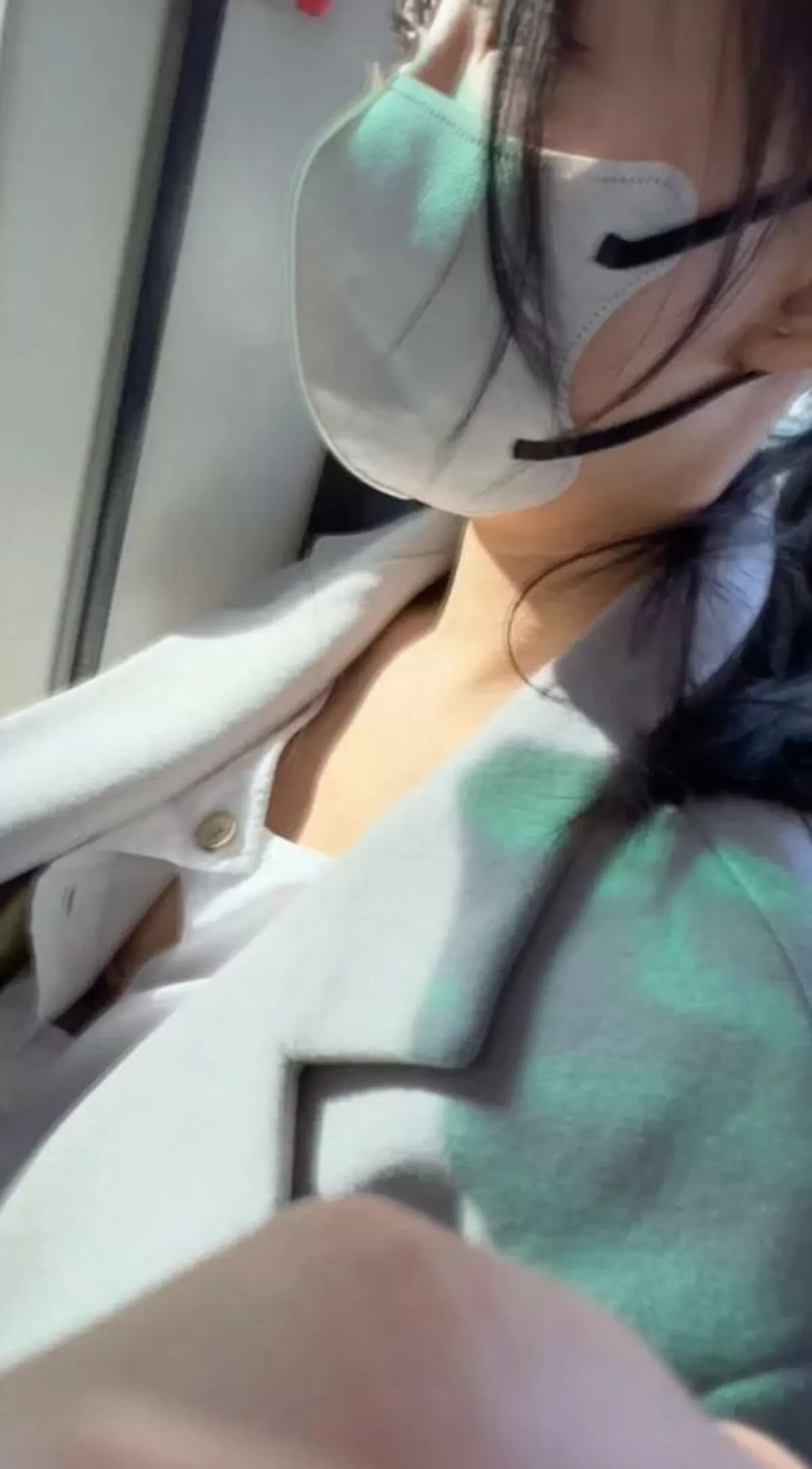 【画像84枚】満員電車で乳痴漢する痴漢師たち014