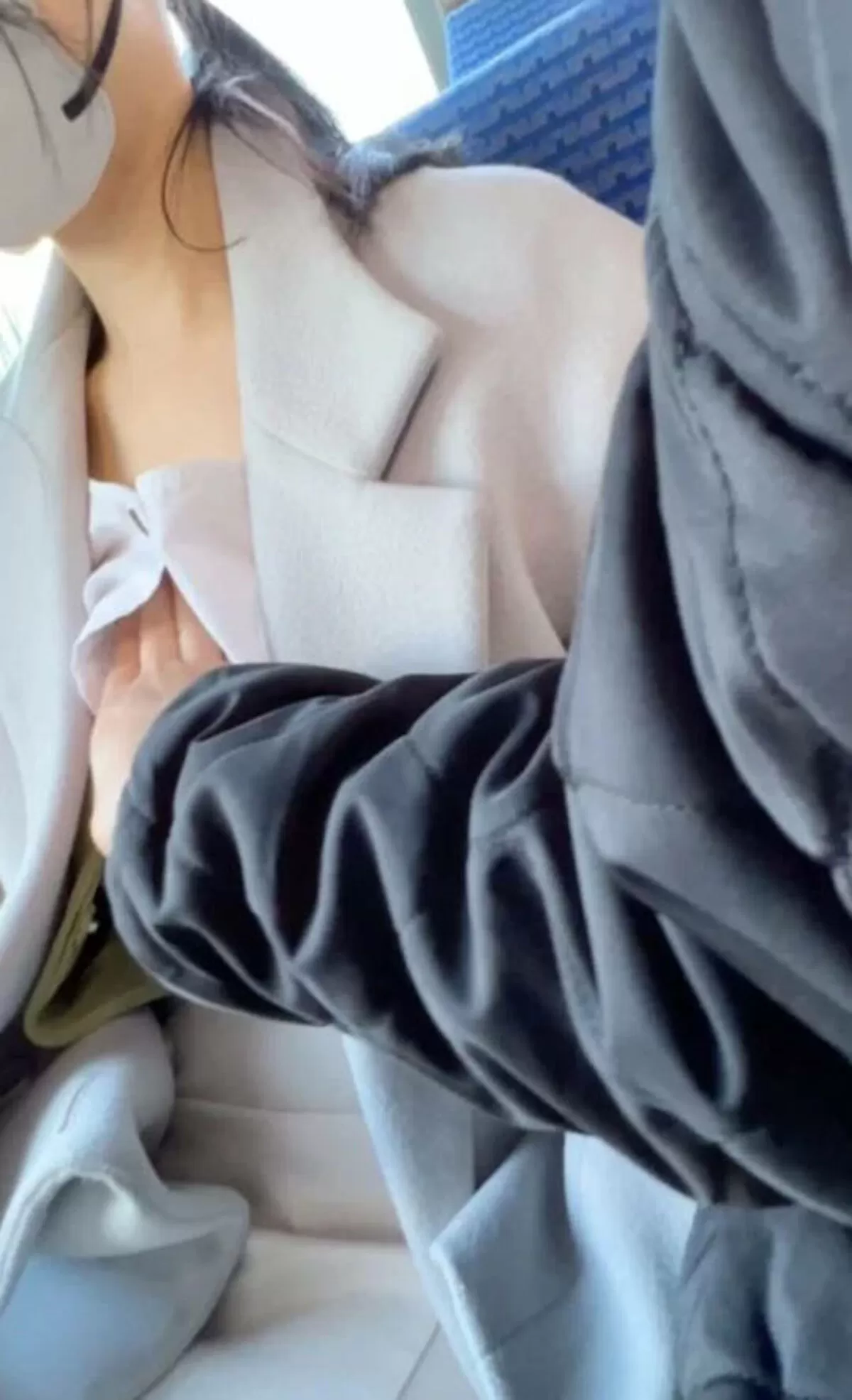 【画像84枚】満員電車で乳痴漢する痴漢師たち018