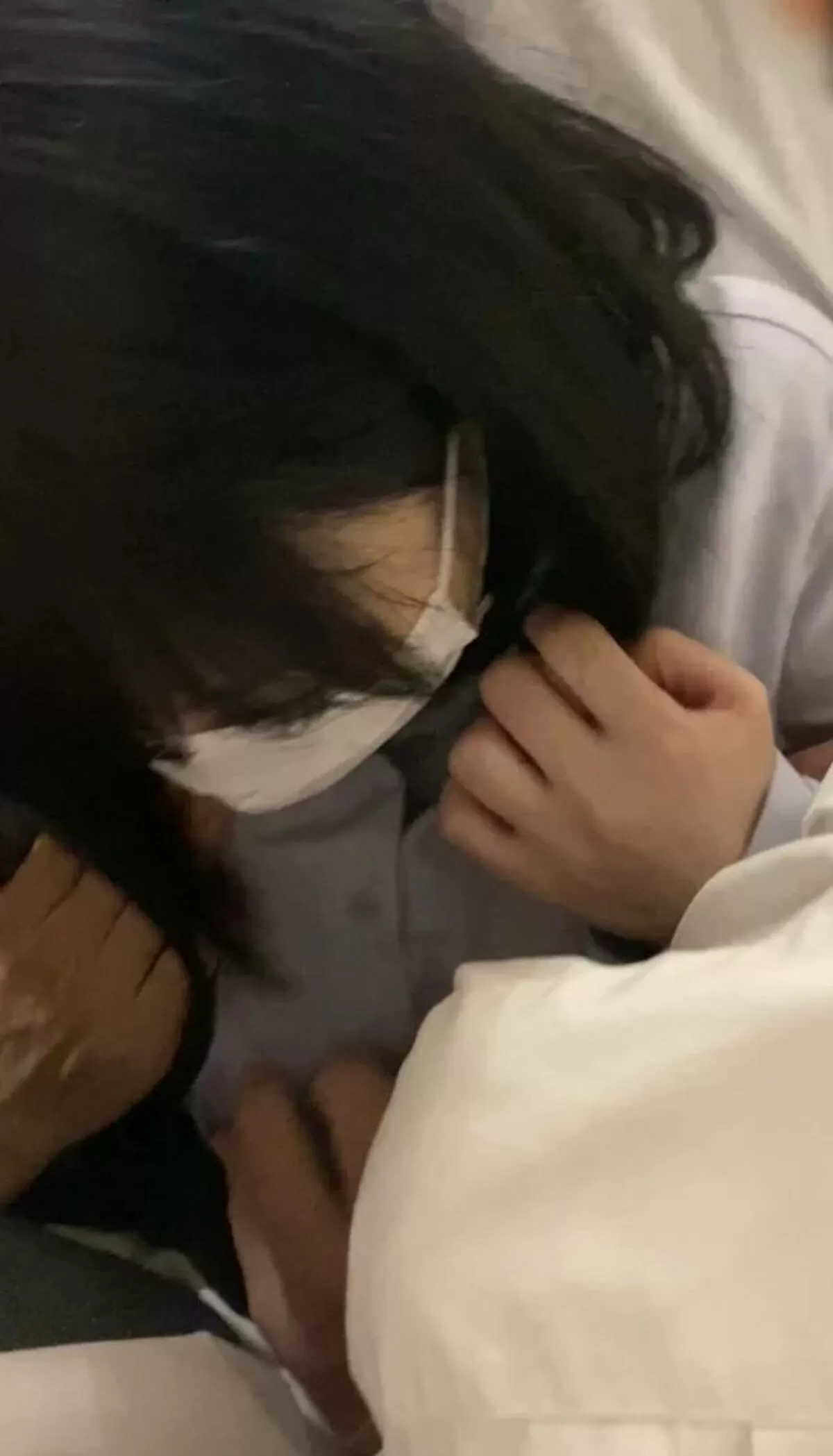 【画像84枚】満員電車で乳痴漢する痴漢師たち043