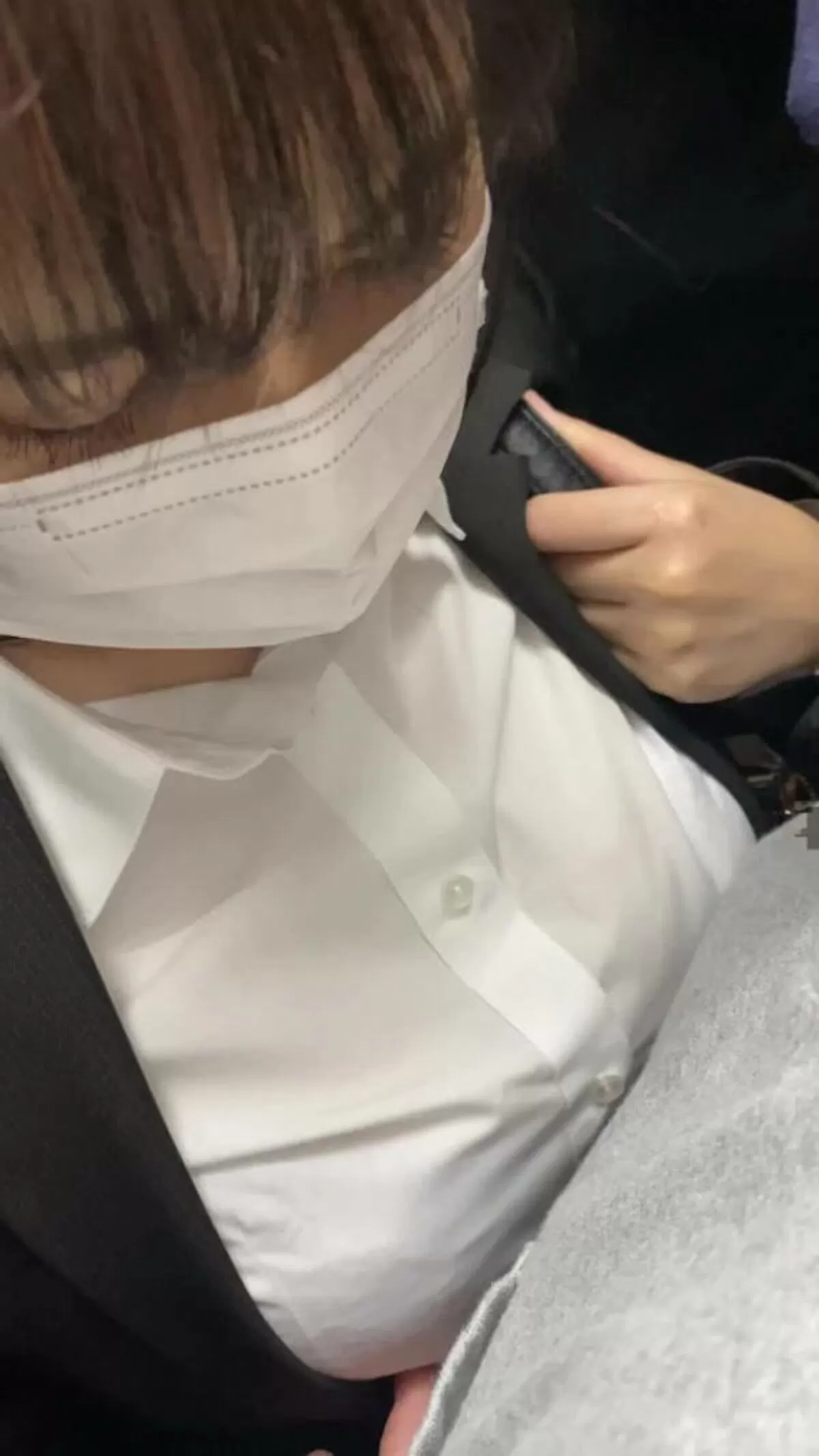 【画像84枚】満員電車で乳痴漢する痴漢師たち079