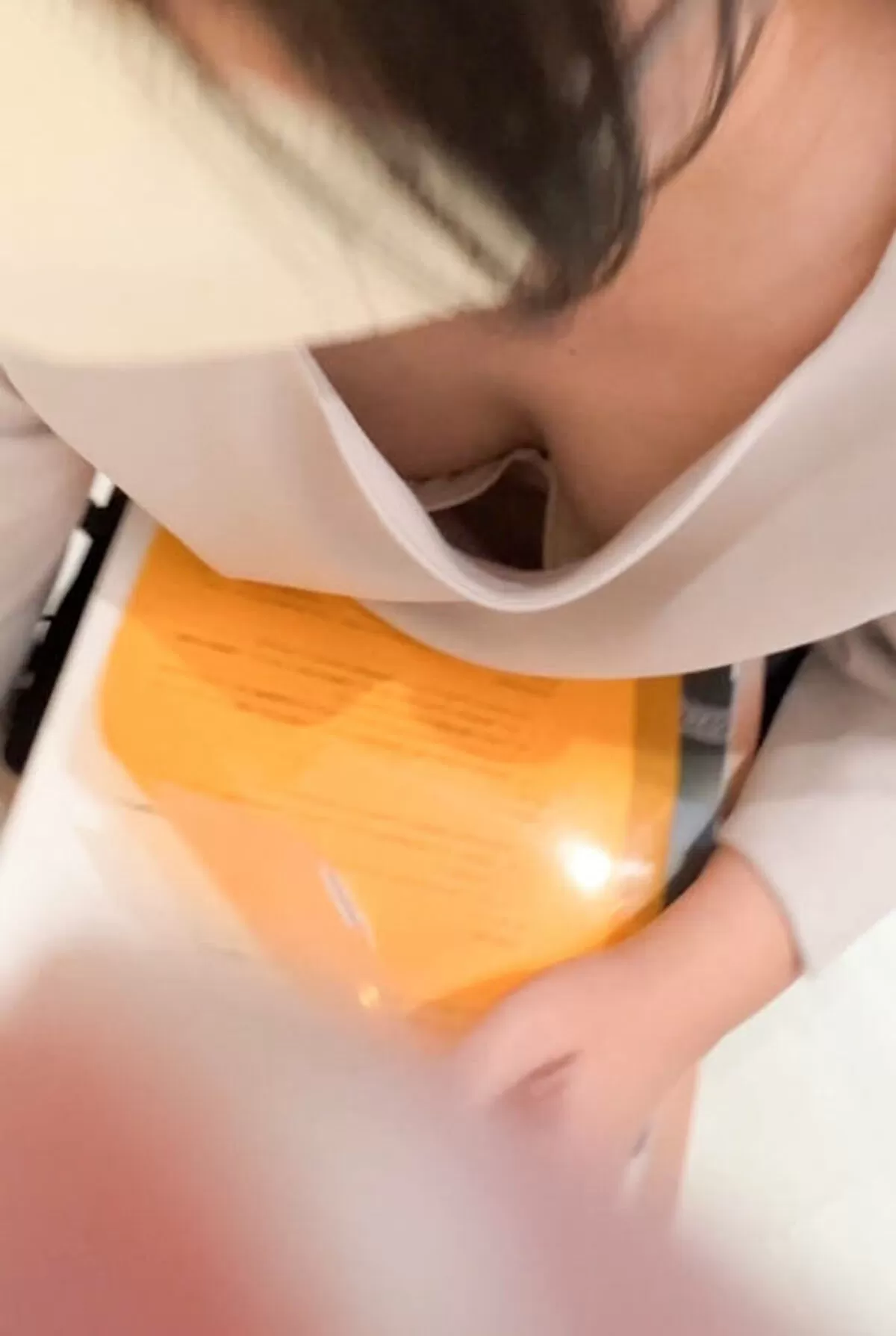 JD胸チラエロ画像025