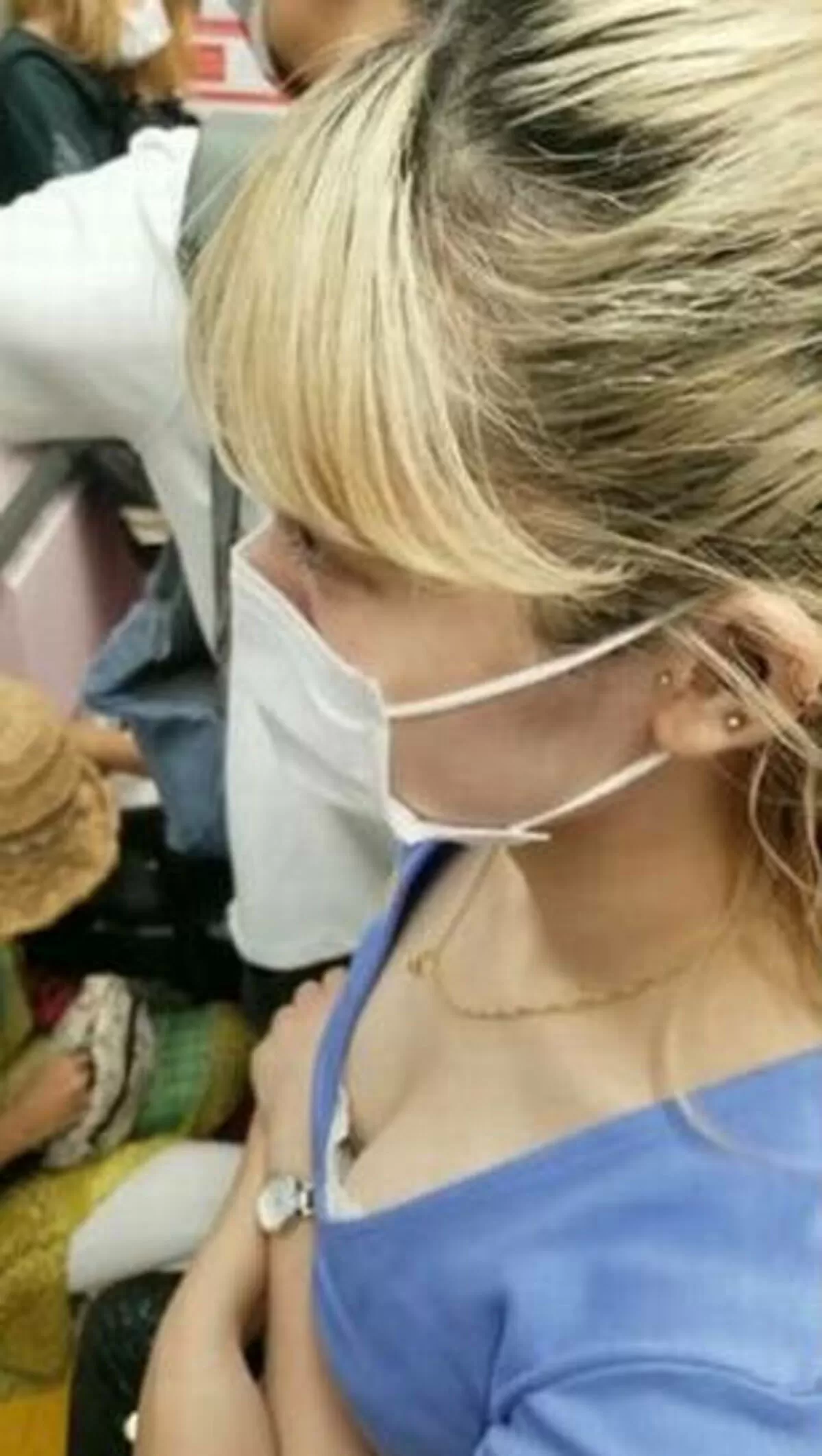 JD胸チラエロ画像040