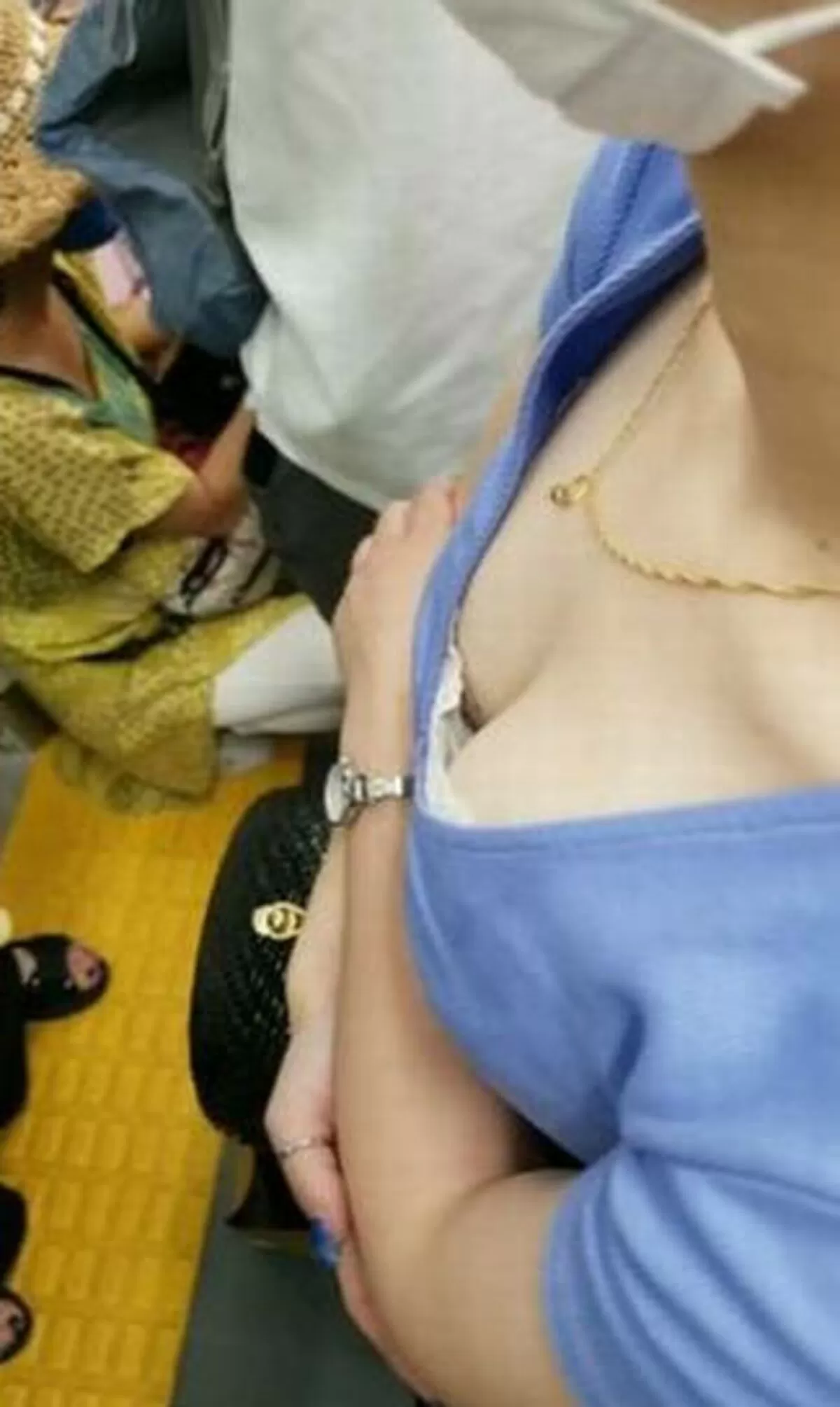 JD胸チラエロ画像041