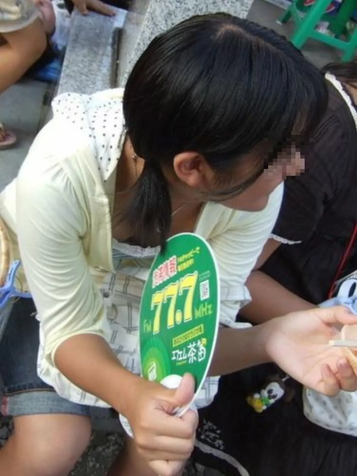 JD胸チラエロ画像055