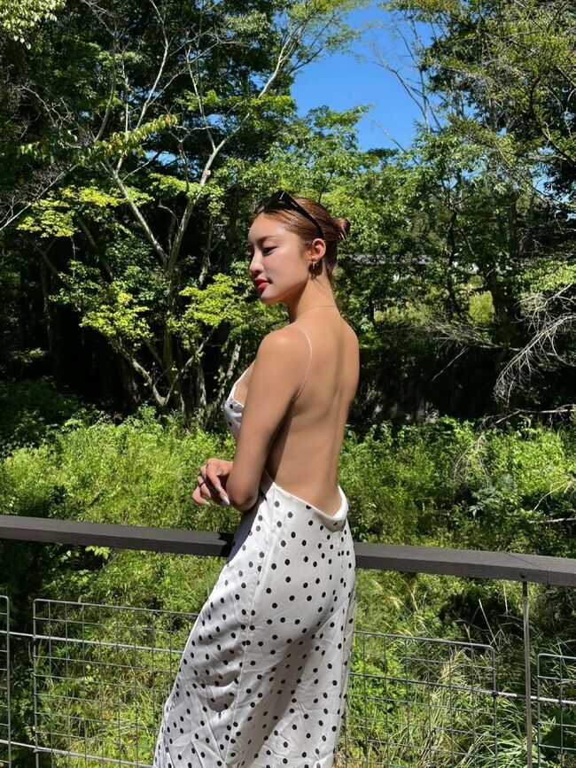 一瞬上裸かと思った…王林の“錯覚レベル”横乳ショットがエロすぎて直視注意001