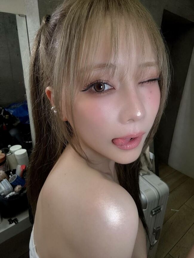 重盛さと美のチューブトップおっぱいがヤバい…見た瞬間目が釘付け！003