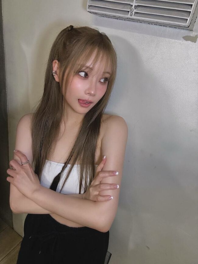 重盛さと美のチューブトップおっぱいがヤバい…見た瞬間目が釘付け！004