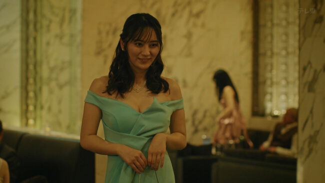 【画像5枚】ドラマ「失踪人捜索班」第3話で岡田結実が豊満な谷間おっぱいを大胆披露！004