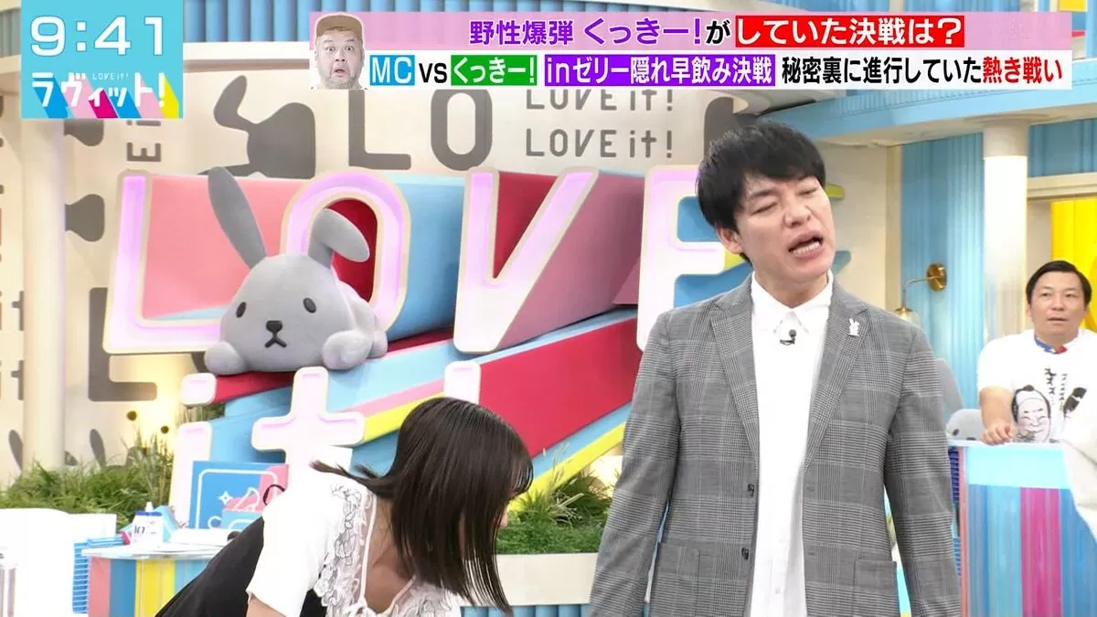 生放送胸チラエロ画像011