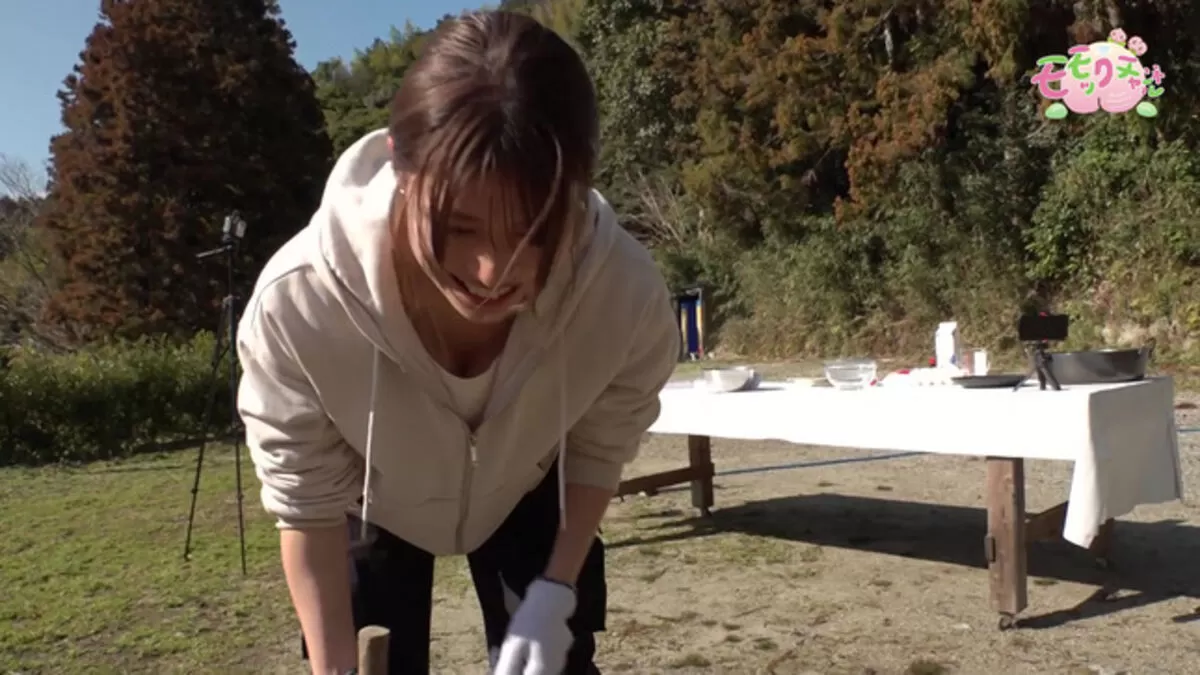 生放送胸チラエロ画像021