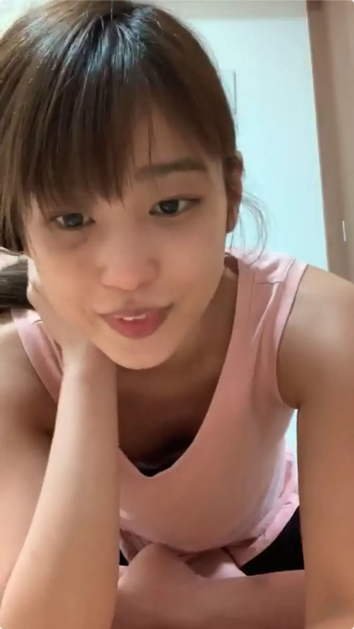 生放送胸チラエロ画像074