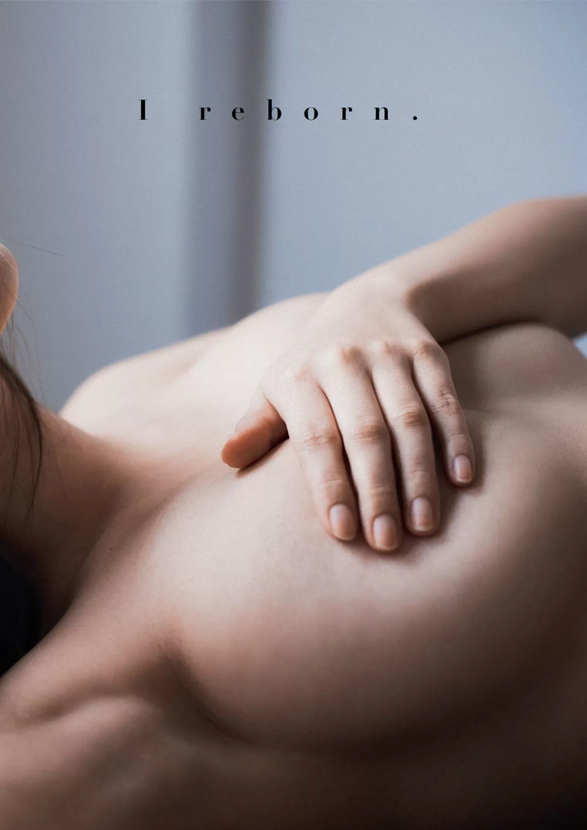 巨乳以上限定!グラドルの乳首見えそうな手ブラエロ画像027