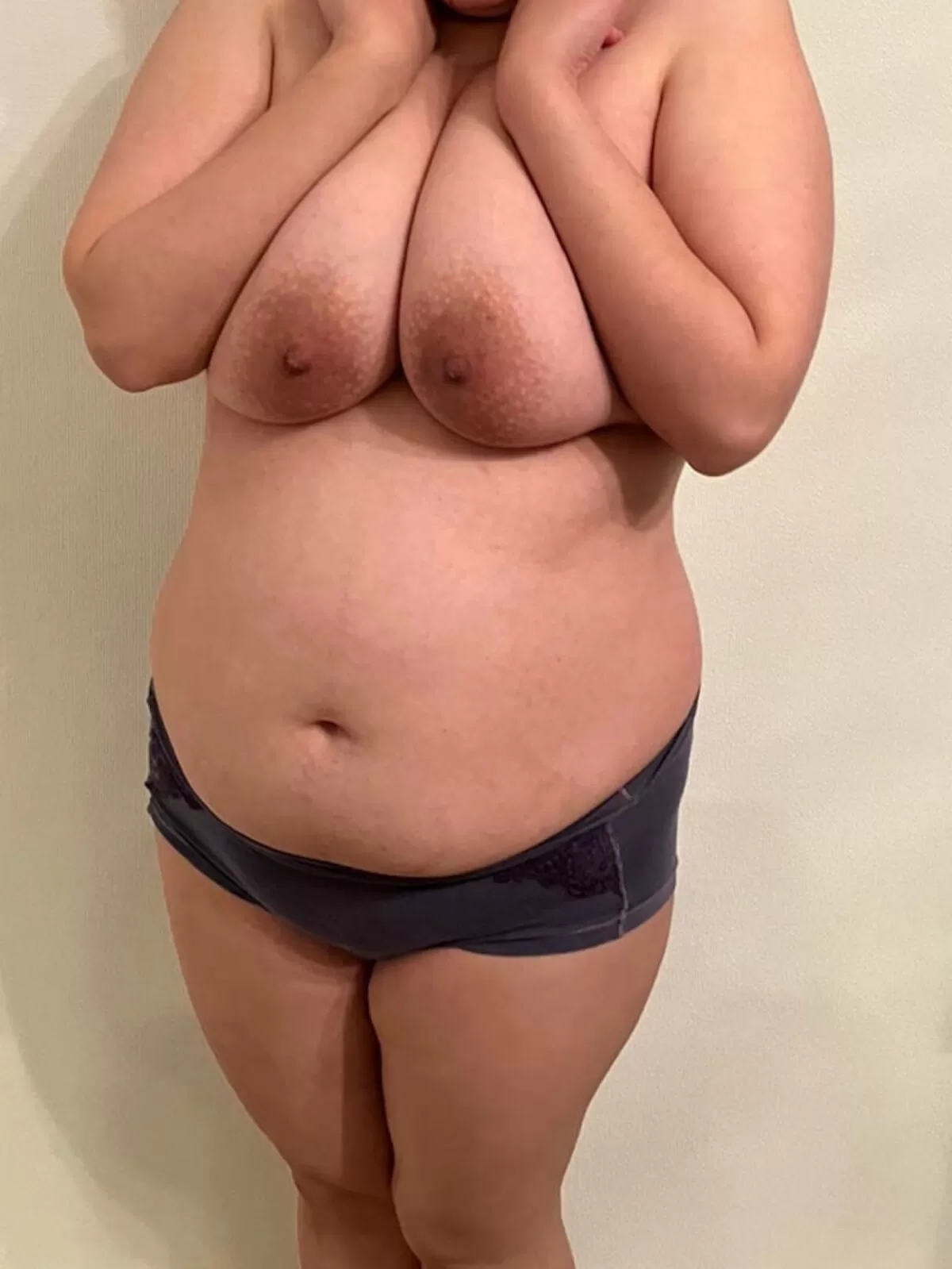 人妻巨乳輪エロ画像002