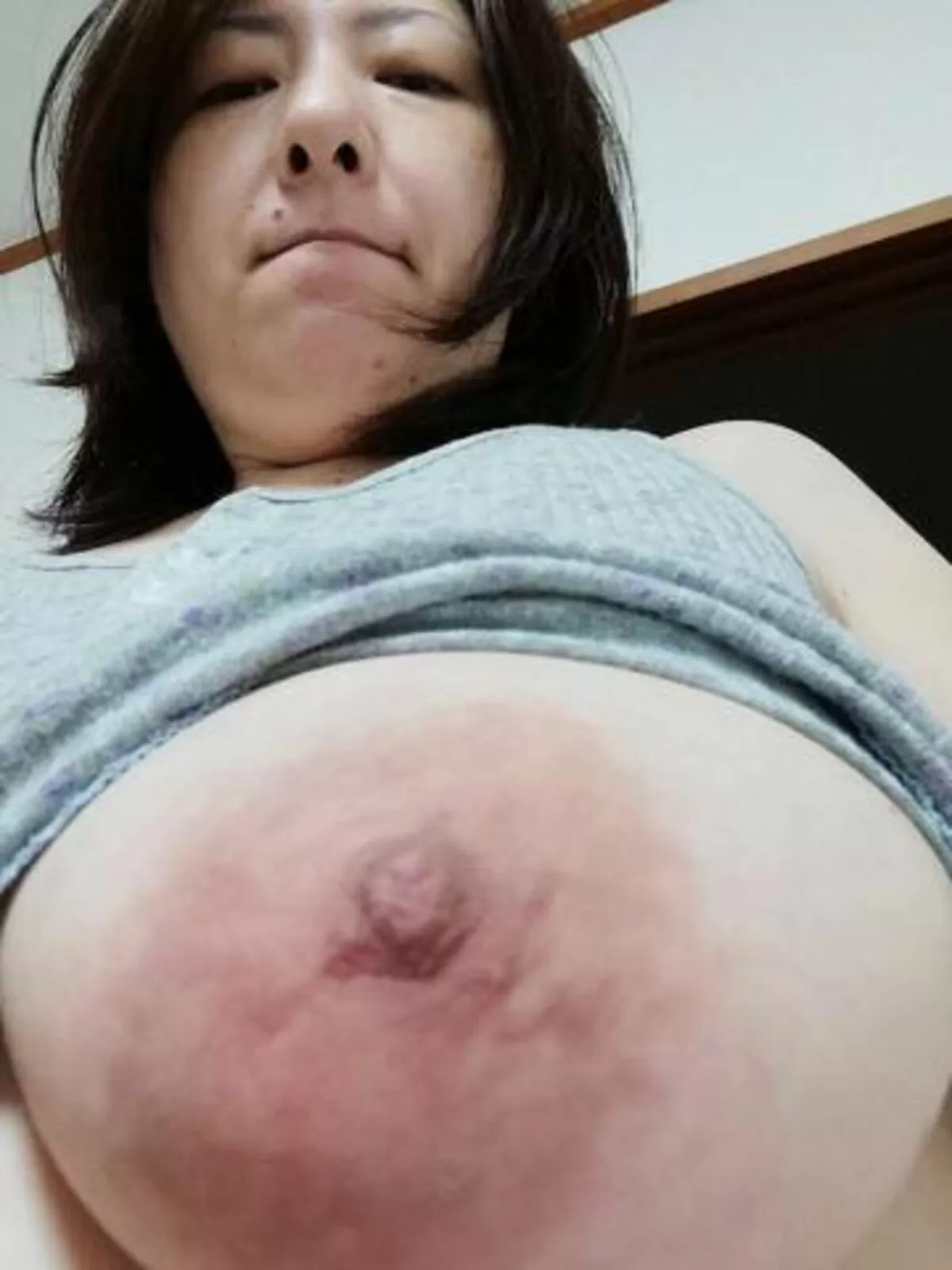 人妻巨乳輪エロ画像081