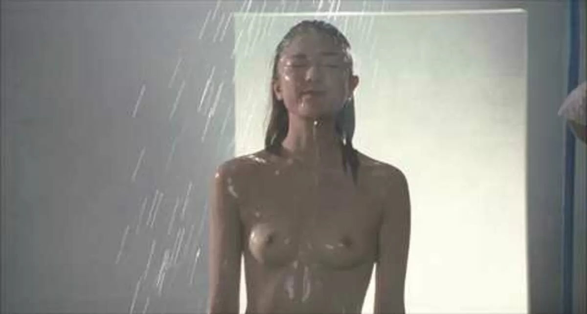 映画で貧乳を出した女優のおっぱいエロ画像018