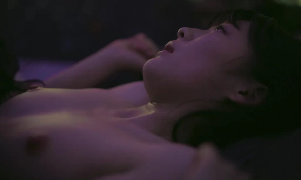 映画で貧乳を出した女優のおっぱいエロ画像034