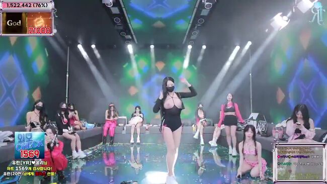 【画像＋動画】韓国の番組Korean pandaliveで乳丸出しダンスが過激すぎると大炎上！003