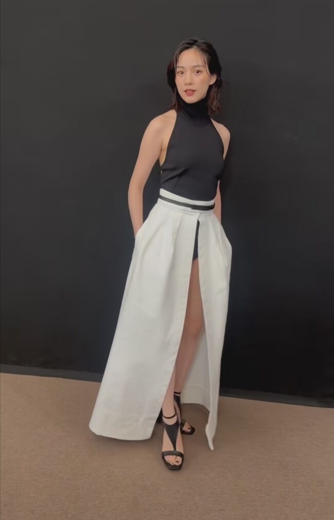 【画像】のん(31)が黒パンツ丸見えの隙間ファッションを披露!003