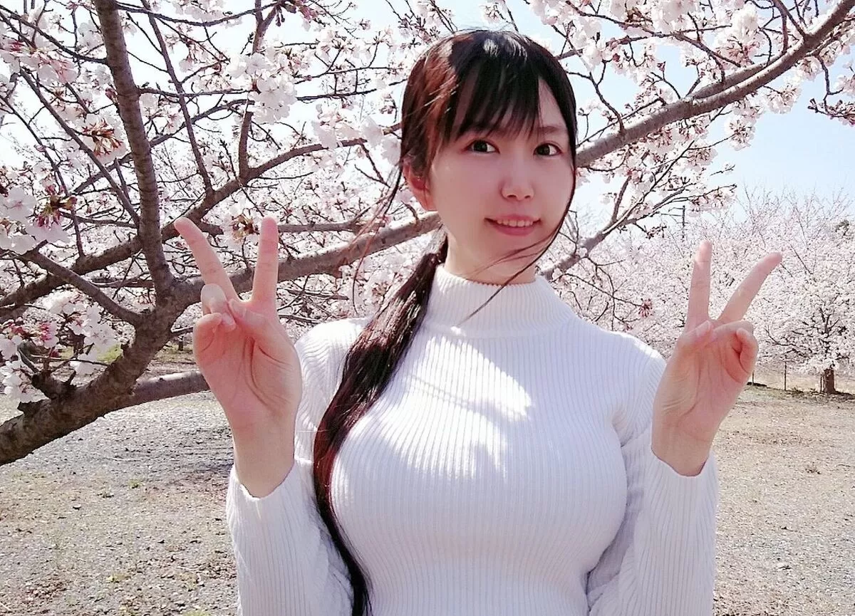 抱きしめられたい!巨乳女子のニットおっぱいエロ画像003