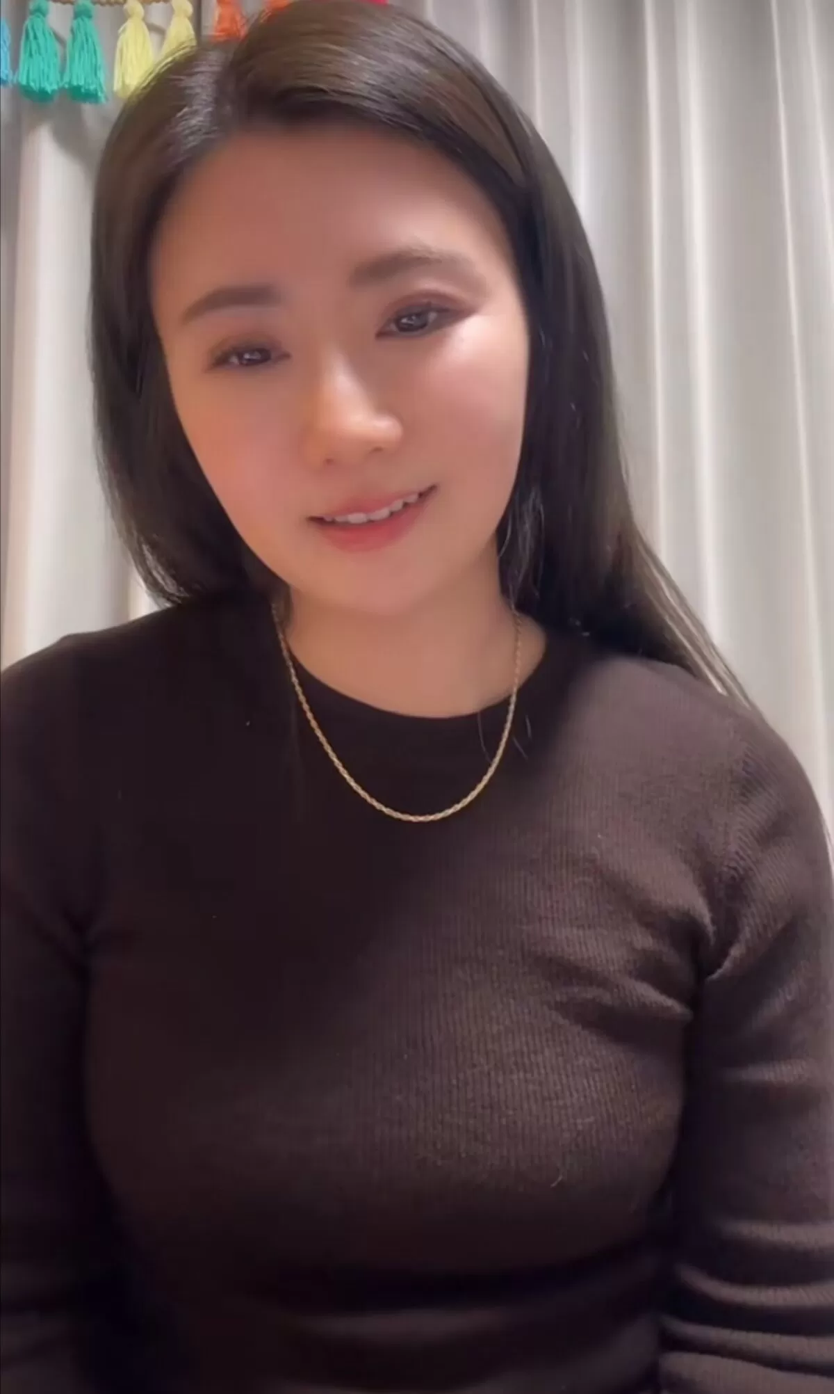 抱きしめられたい!巨乳女子のニットおっぱいエロ画像005