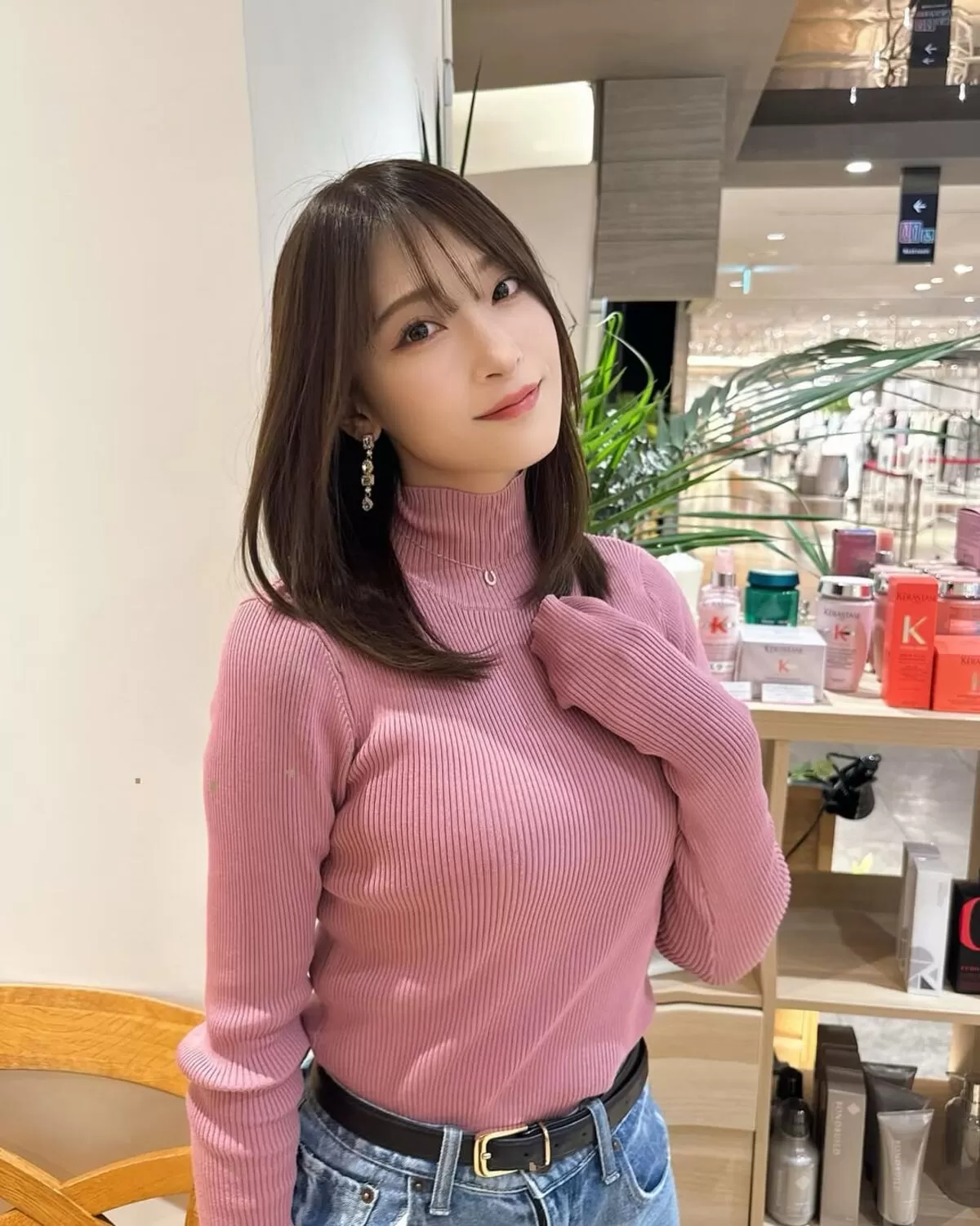 抱きしめられたい!巨乳女子のニットおっぱいエロ画像007