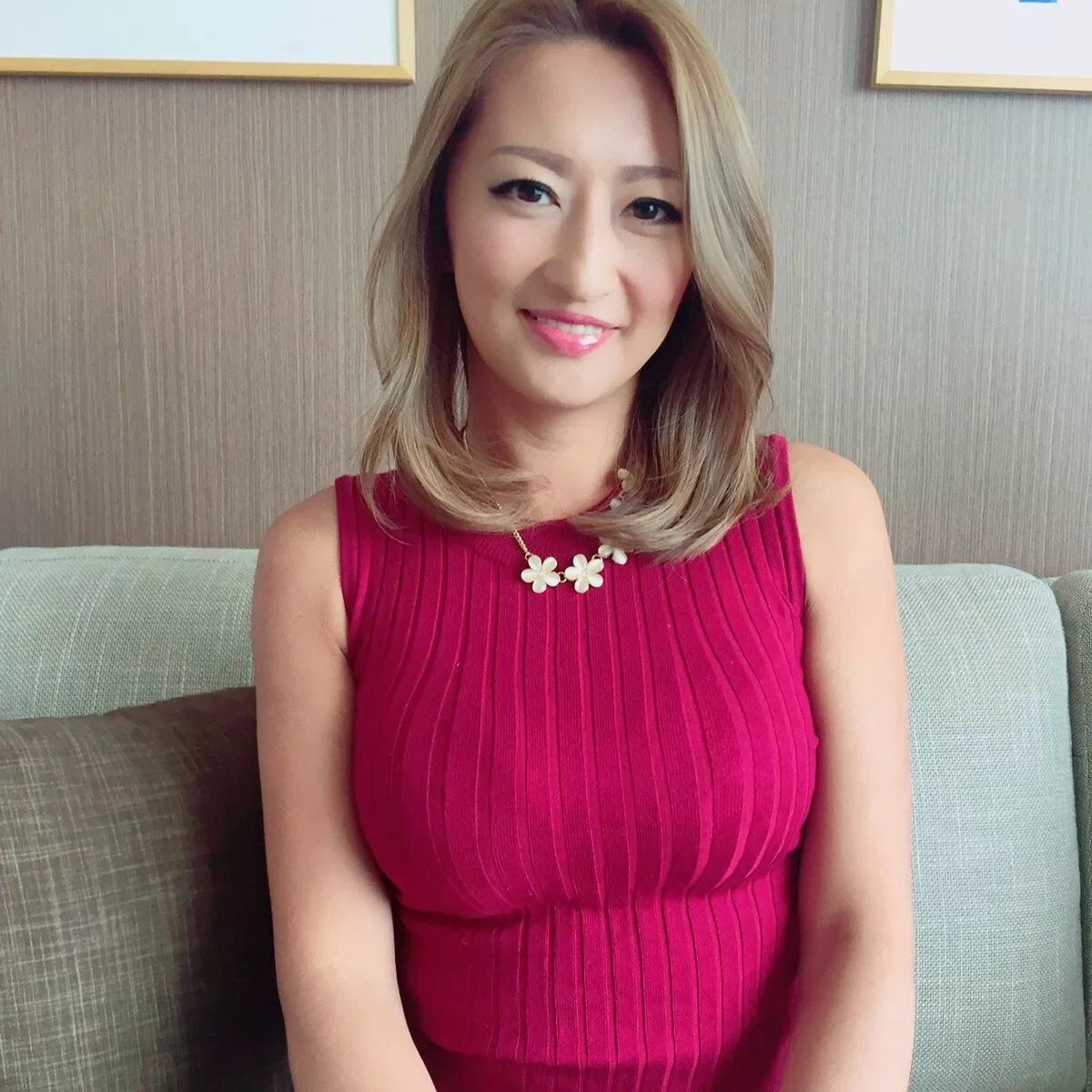 抱きしめられたい!巨乳女子のニットおっぱいエロ画像012