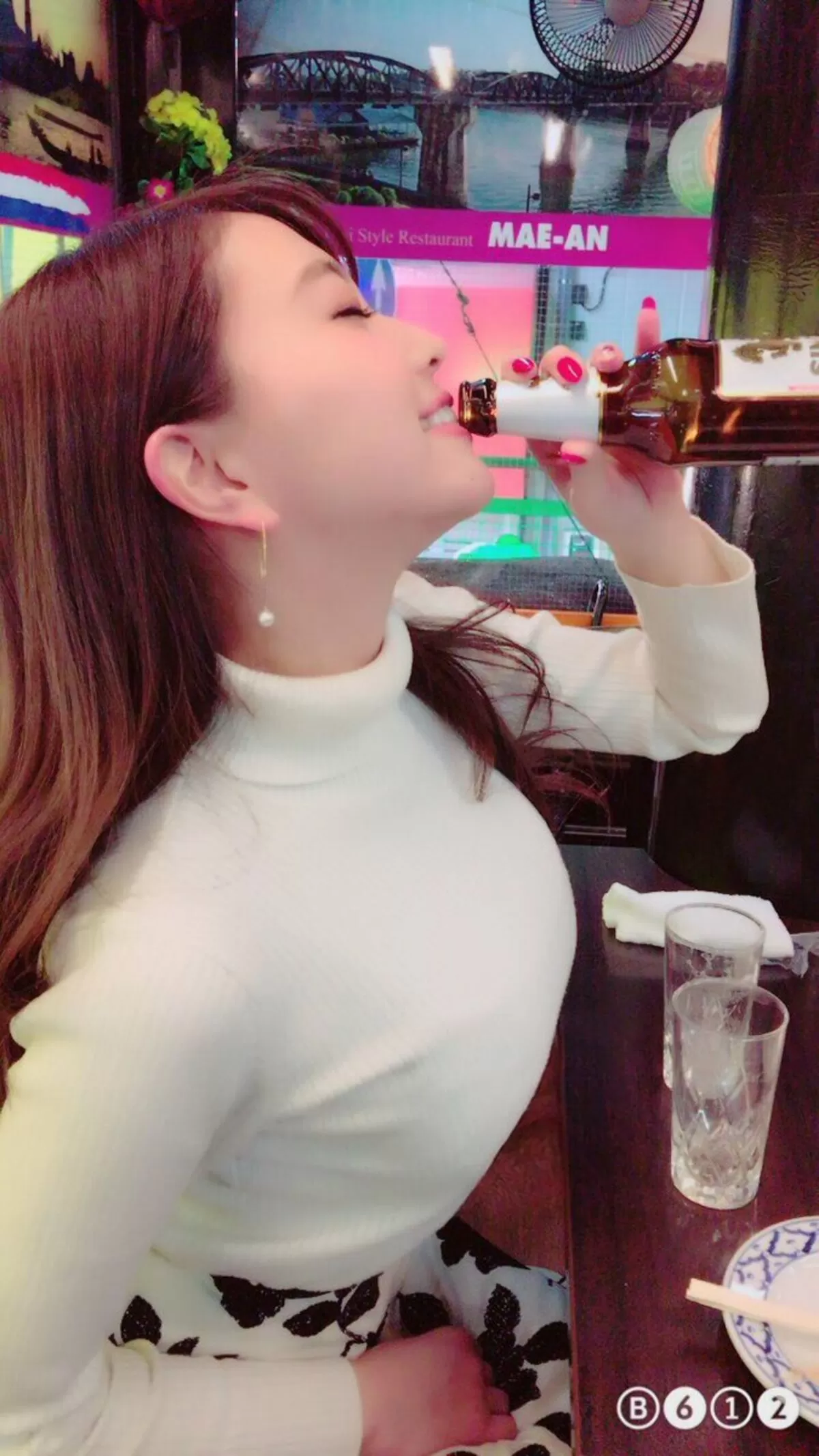 抱きしめられたい!巨乳女子のニットおっぱいエロ画像023