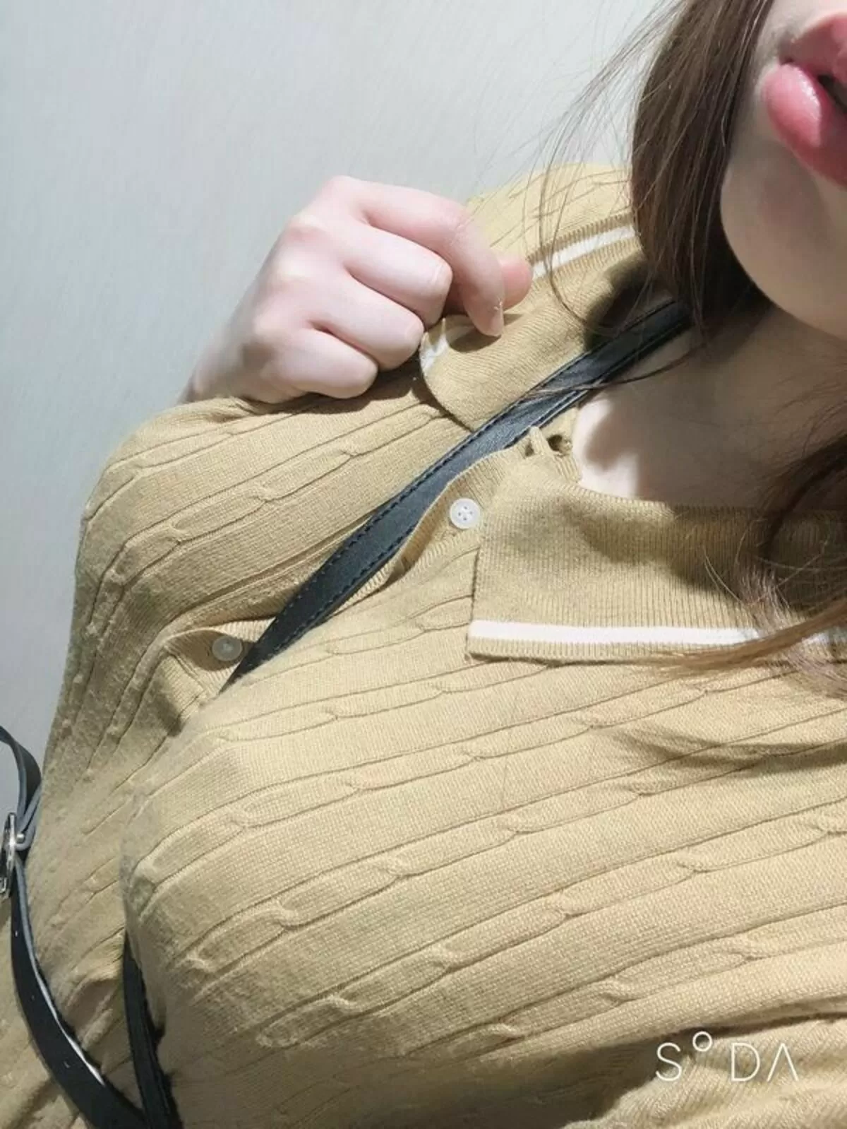 抱きしめられたい!巨乳女子のニットおっぱいエロ画像026