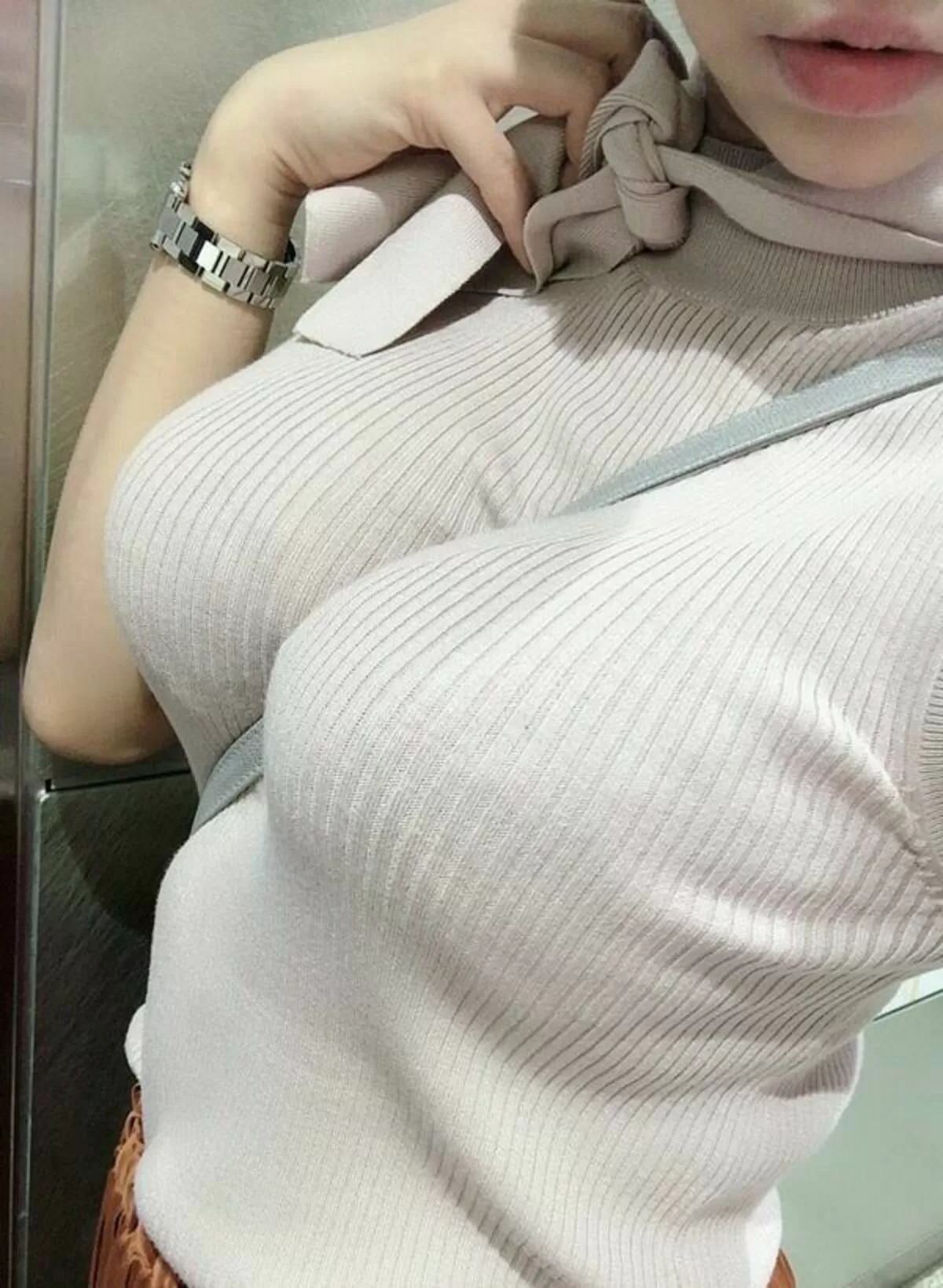 抱きしめられたい!巨乳女子のニットおっぱいエロ画像027