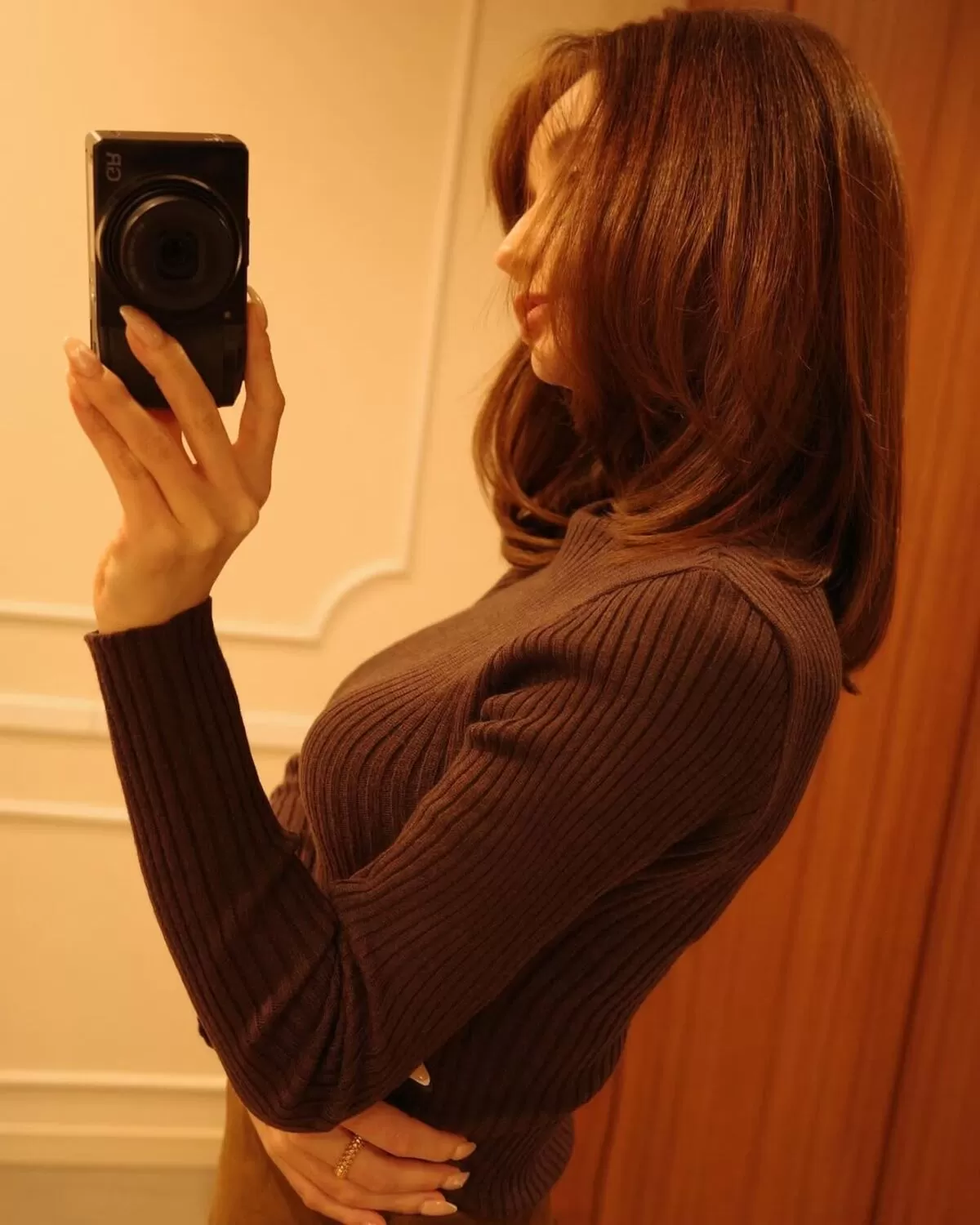 抱きしめられたい!巨乳女子のニットおっぱいエロ画像031