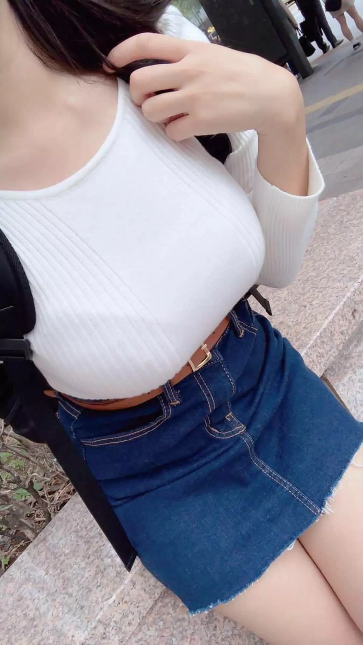 抱きしめられたい!巨乳女子のニットおっぱいエロ画像035