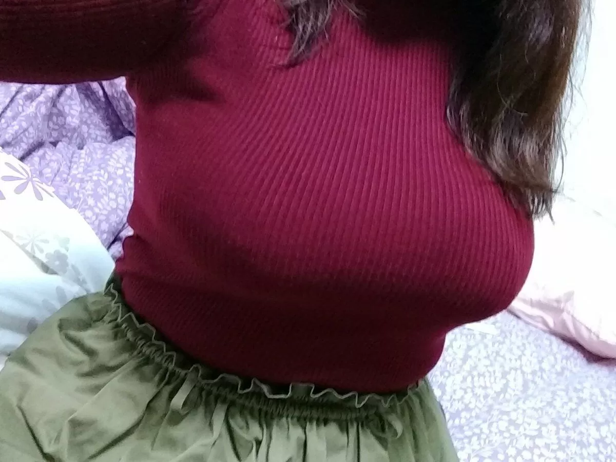 抱きしめられたい!巨乳女子のニットおっぱいエロ画像043