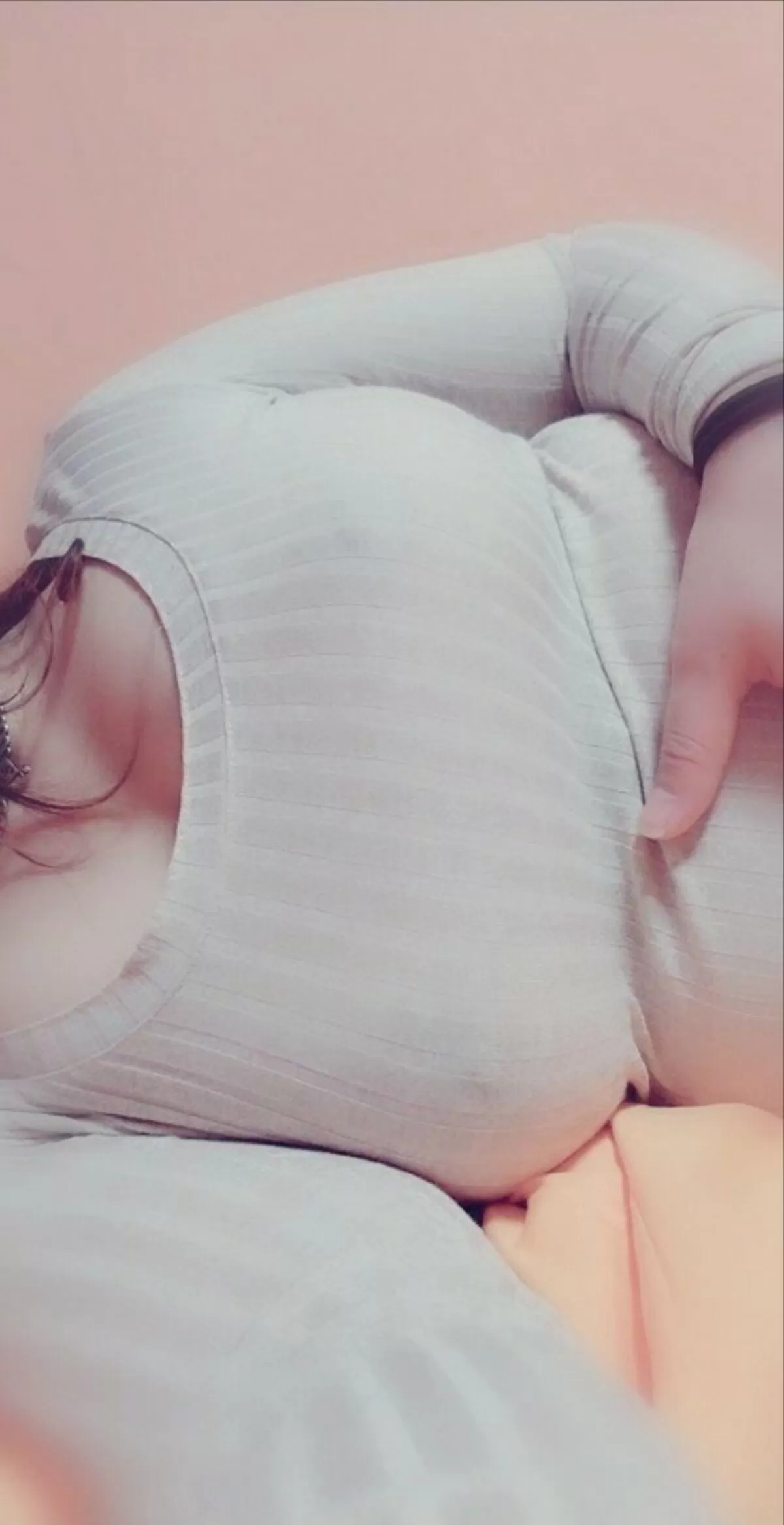 抱きしめられたい!巨乳女子のニットおっぱいエロ画像049