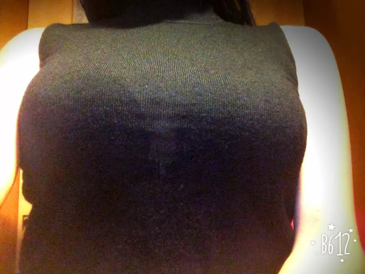 抱きしめられたい!巨乳女子のニットおっぱいエロ画像061