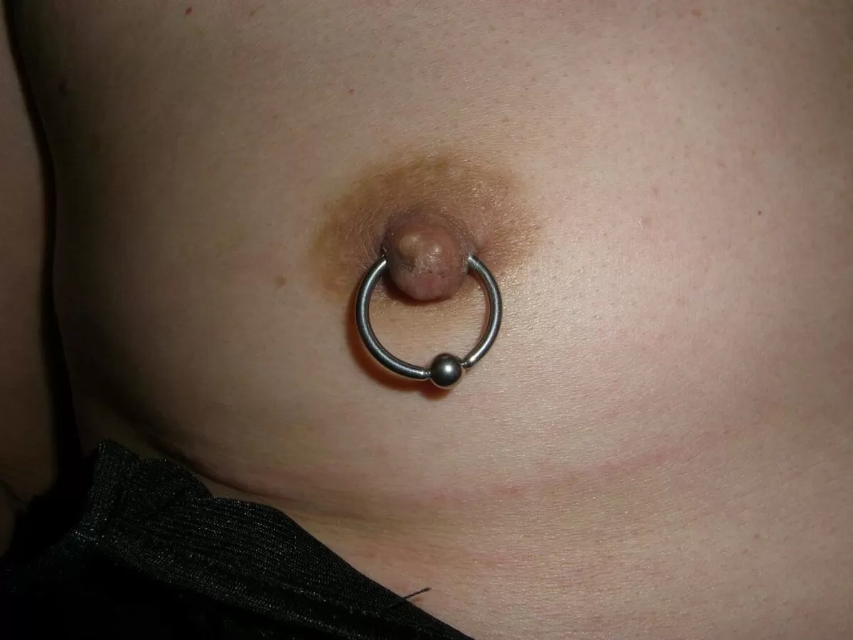 痛々しいけどエロい乳首ピアス画像007