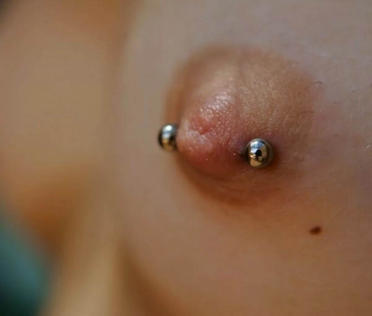 痛々しいけどエロい乳首ピアス画像029