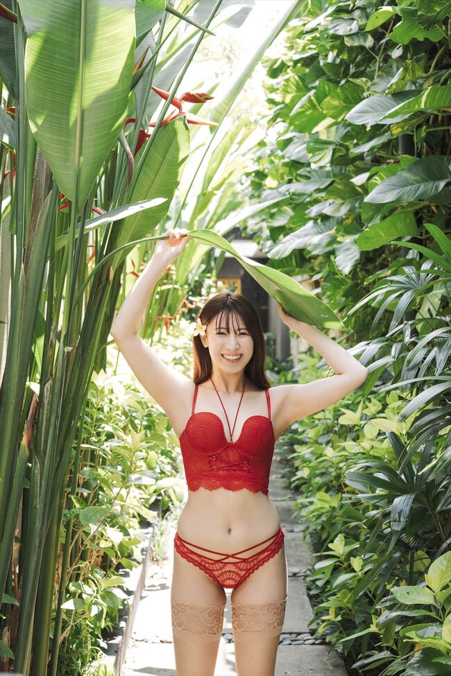 【画像】元SKE48荒井優希が下着姿を大胆解禁!ネット民「うひょ〜!やっぱエロい身体してんねぇ????」「コスチューム姿のほうがエロい定期」と大反響008