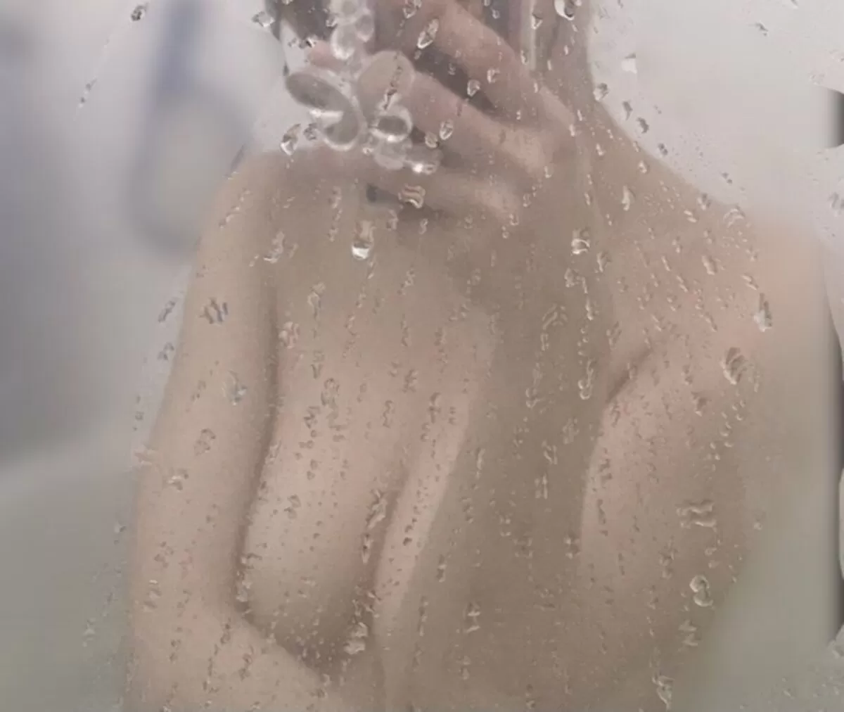 【画像】鏡の前でおっぱい自撮りする変態女子たち022