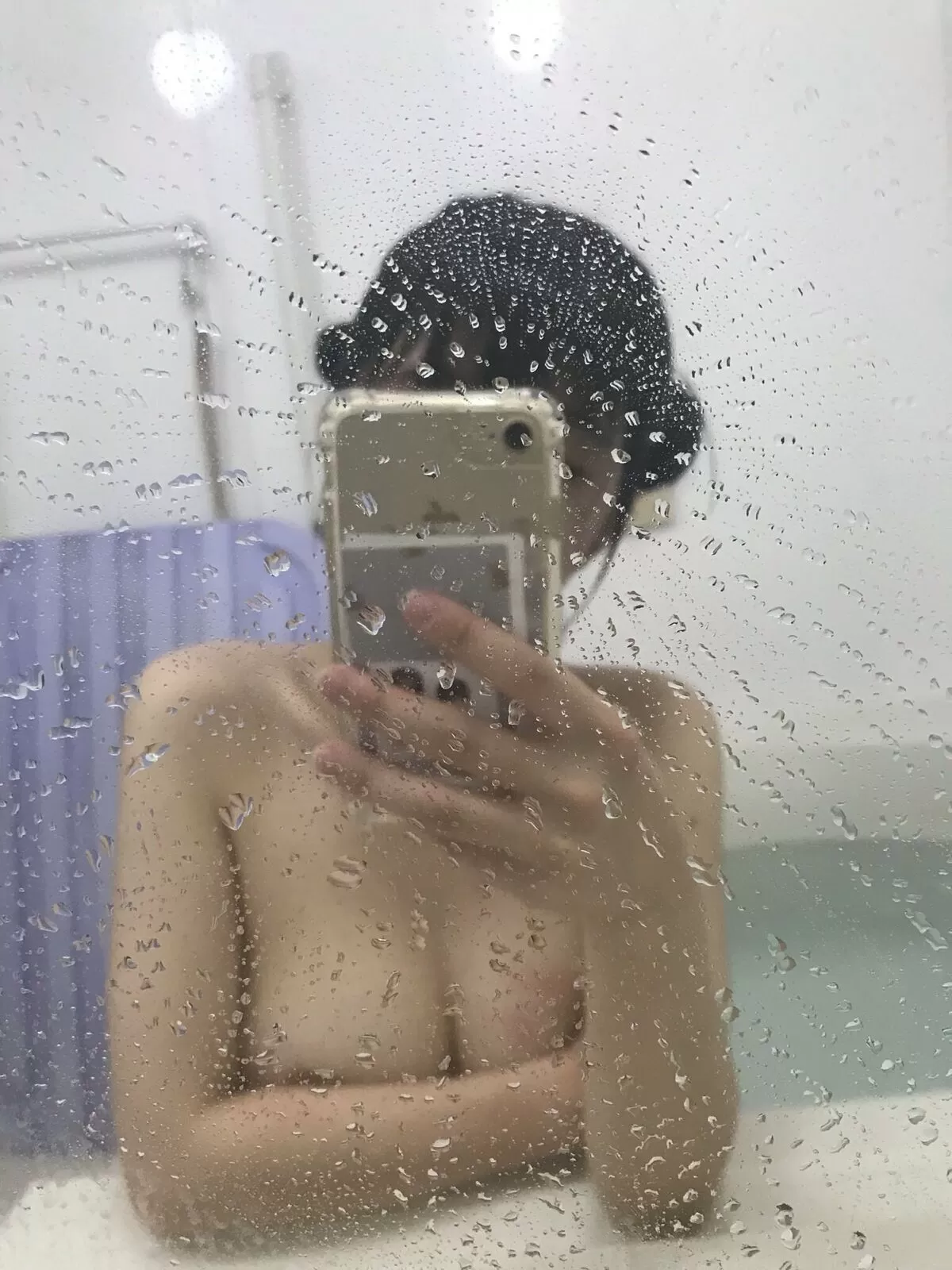 【画像】鏡の前でおっぱい自撮りする変態女子たち023