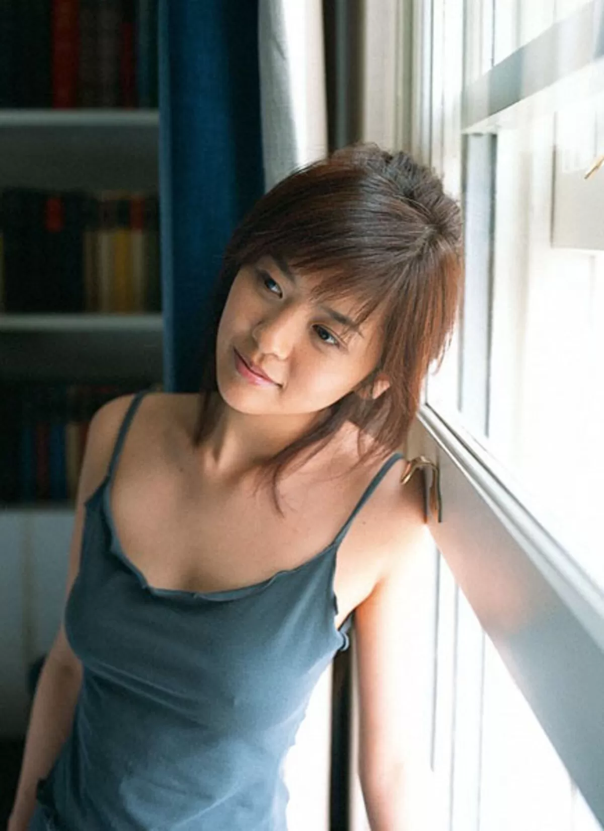 キャミソール越しのおっぱいエロ画像017