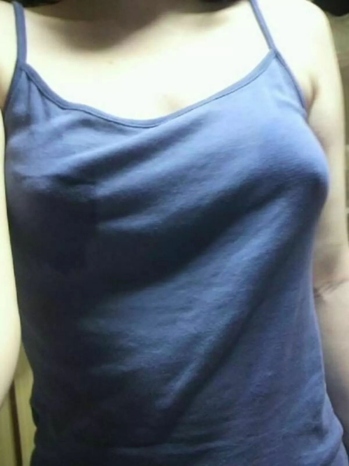 キャミソール越しのおっぱいエロ画像046