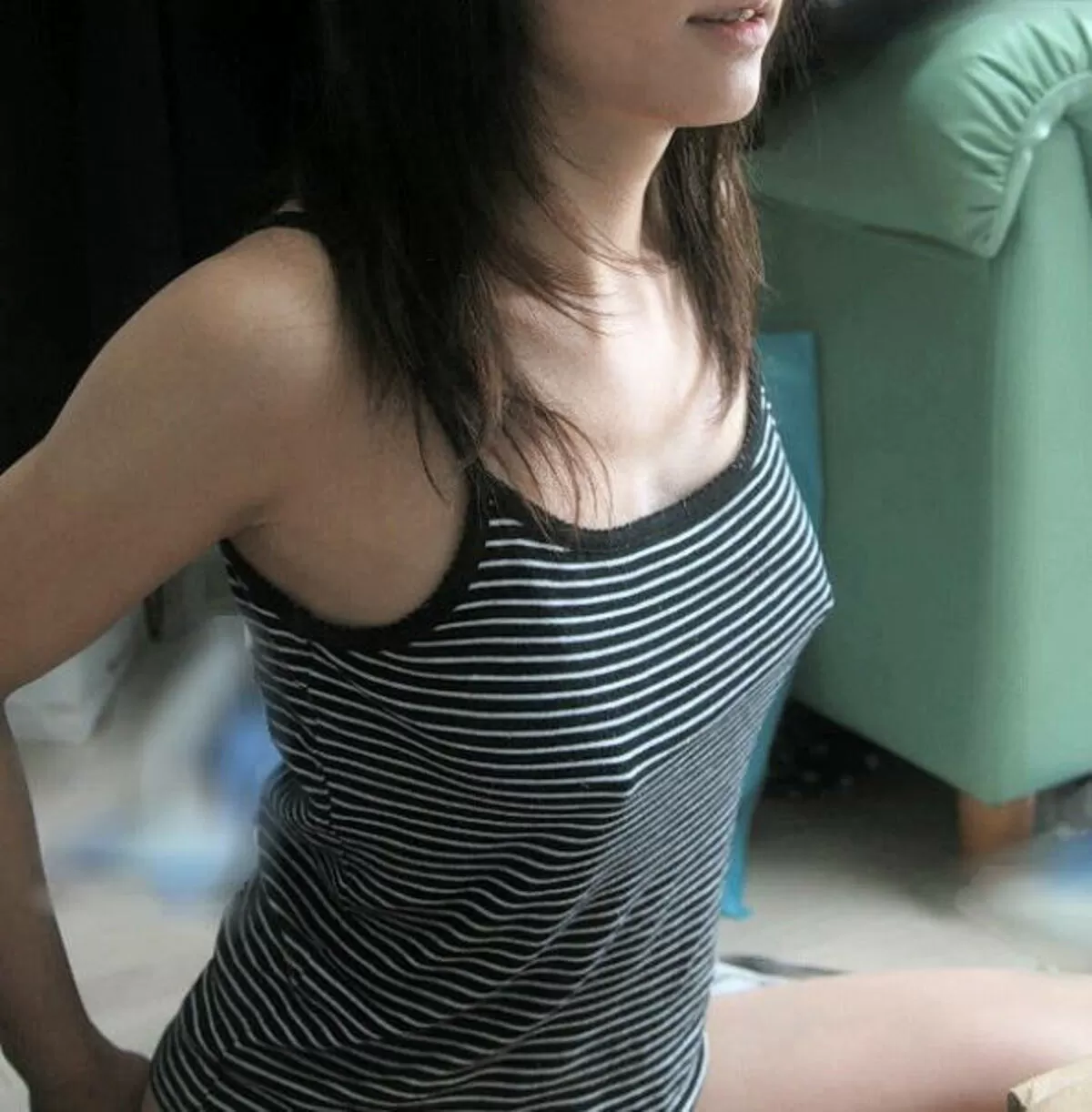 キャミソール越しのおっぱいエロ画像071