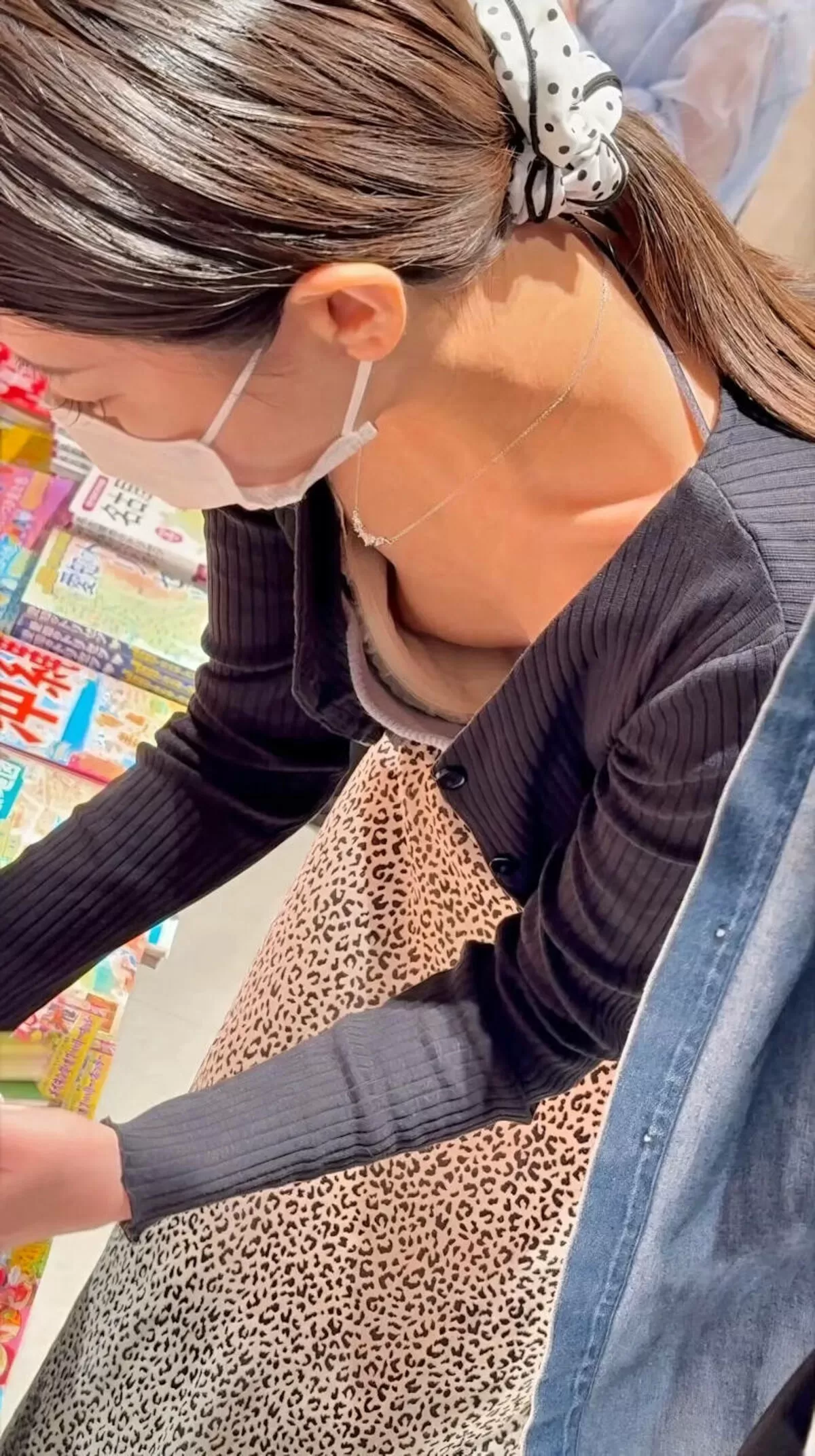 【盗撮 貧乳】ちっぱいを隠し撮り!スッカスカだから丸見えだよぉ007