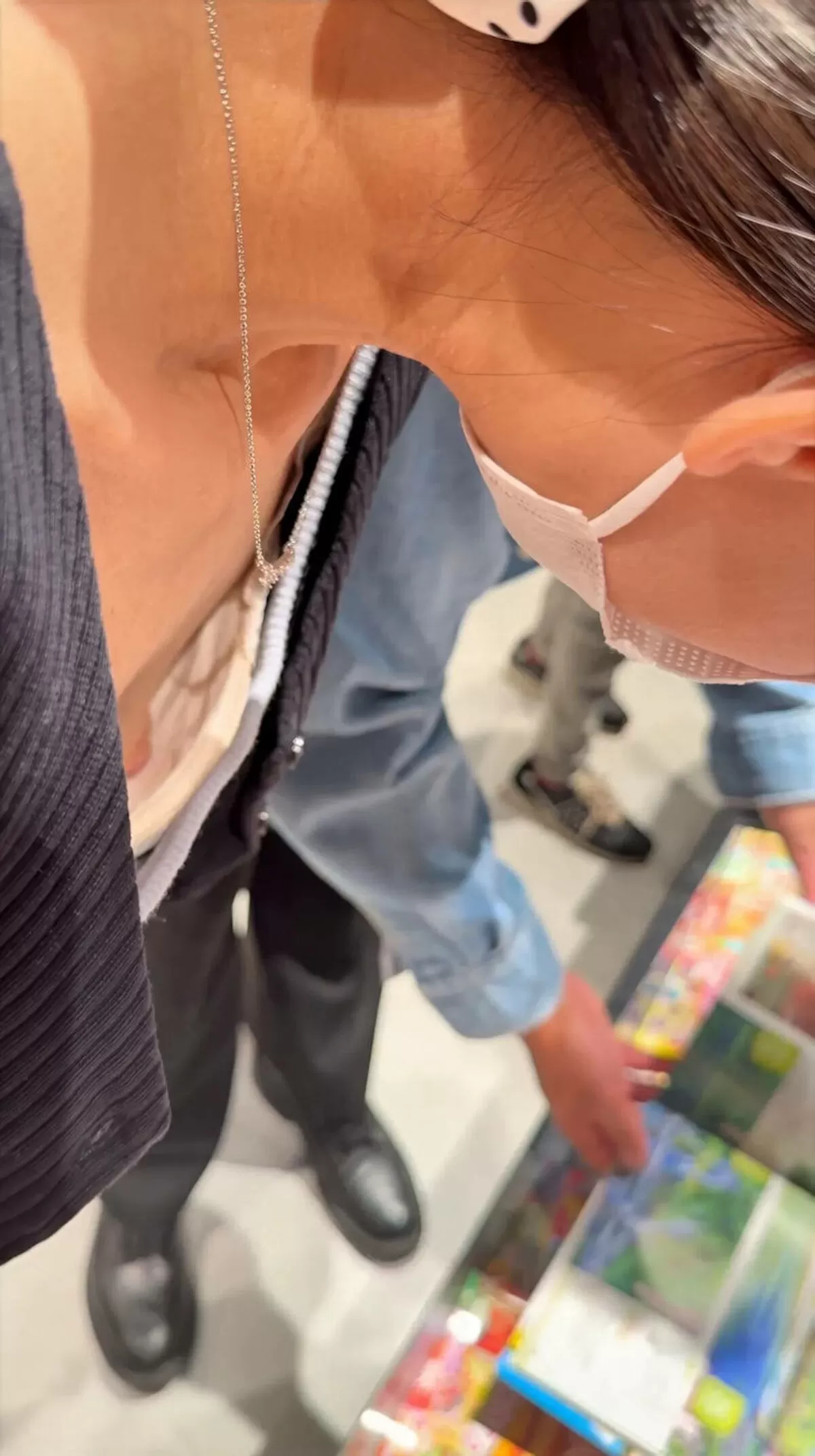 【盗撮 貧乳】ちっぱいを隠し撮り!スッカスカだから丸見えだよぉ009