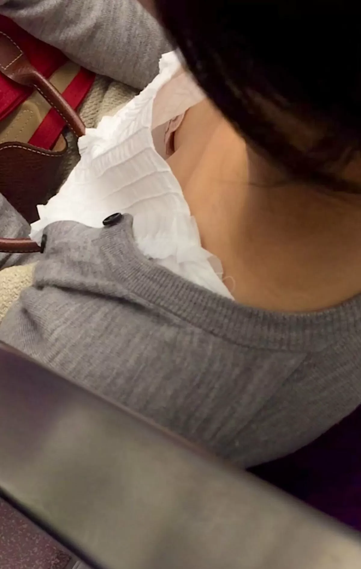 【盗撮 貧乳】ちっぱいを隠し撮り!スッカスカだから丸見えだよぉ050